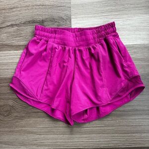 Lululemon Hotty Hot 2.5” Shorts Size 4 Small Magenta No Liner